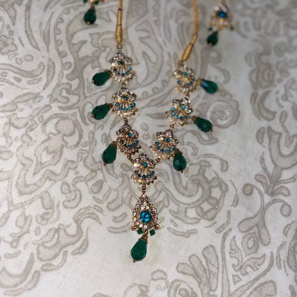Indian Elegant Gold and Green Necklace